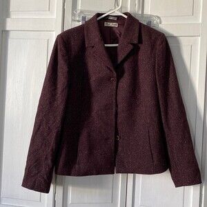 Made in Italy, wool blend structured blazer. EU44